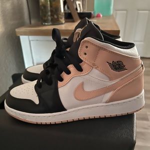 Just don’t wear them at all I do not have the box. Size 6.5Y